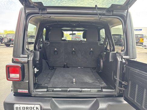 Used 2018 Jeep Wrangler Unlimited Sport S AWD/4WD image 27