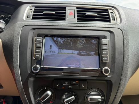 Used 2014 Volkswagen Jetta SE FWD image 36