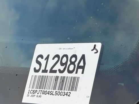 Used 2025 Jeep Gladiator Sport AWD/4WD image 32