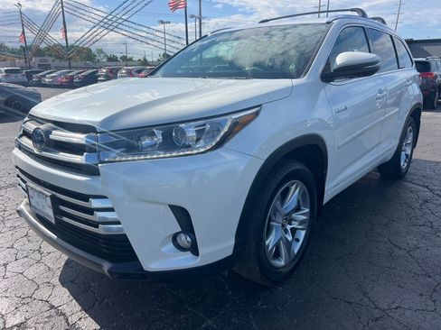 Used 2017 Toyota Highlander Limited AWD/4WD image 3
