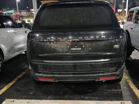 Used 2023 Land Rover Range Rover SE image 4