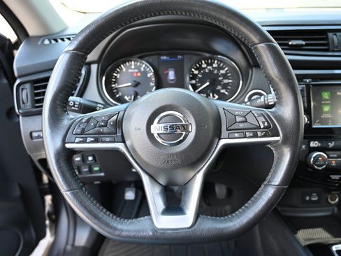 Used 2018 Nissan Rogue SV w/ Premium Package AWD/4WD image 18