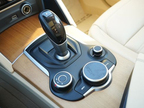 Used 2018 Alfa Romeo Stelvio Ti Lusso image 28