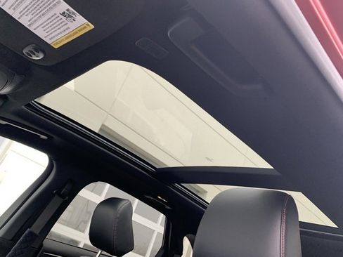 Used 2022 Ford Edge ST-Line w/ Class II Trailer Tow Package image 5