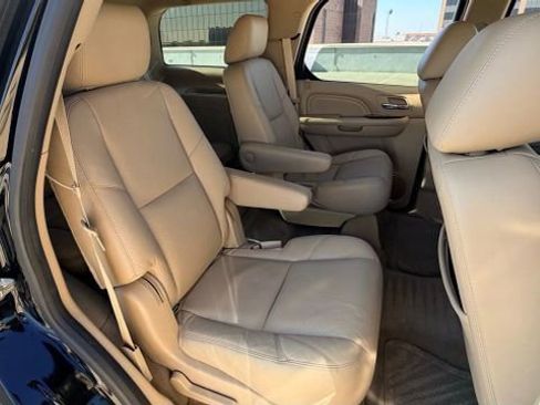 Used 2012 Cadillac Escalade Luxury image 22