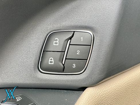 Used 2022 Ford Expedition XLT AWD/4WD image 13