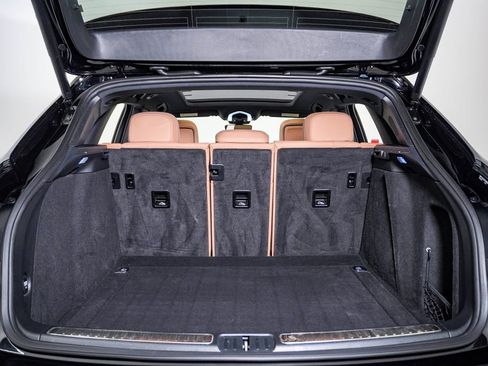 Certified 2021 Porsche Macan image 28