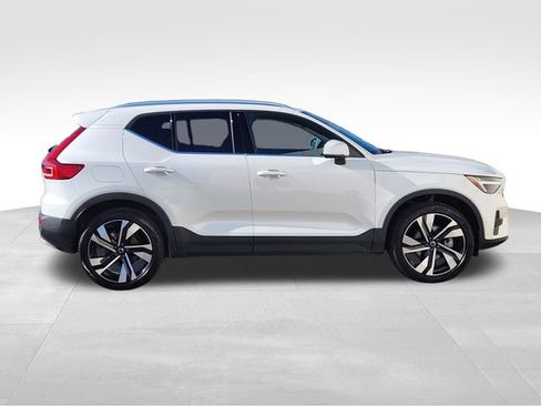 Certified 2025 Volvo XC40 B5 Plus AWD/4WD image 10