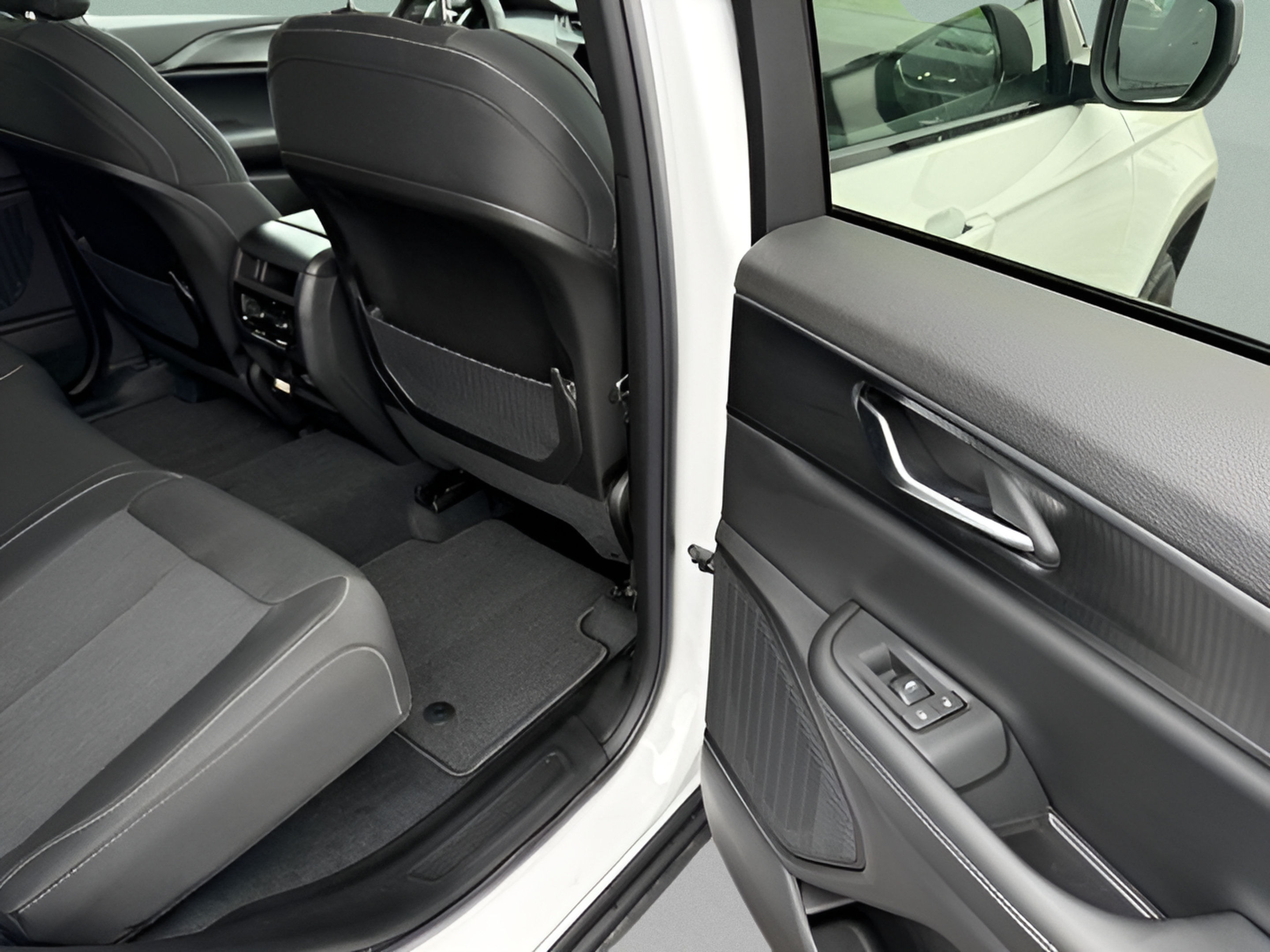New 2027 Jeep Grand Cherokee Laredo X AWD/4WD image 12