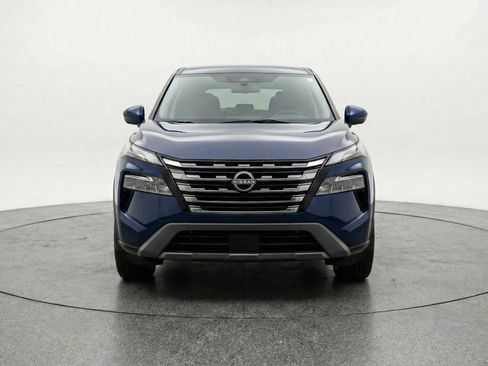 Used 2025 Nissan Rogue SV AWD/4WD image 2