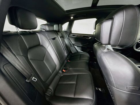 Certified 2020 Porsche Macan AWD/4WD image 27
