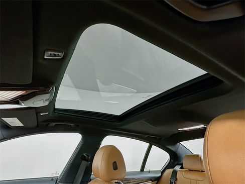 Used 2019 BMW 530i xDrive image 11