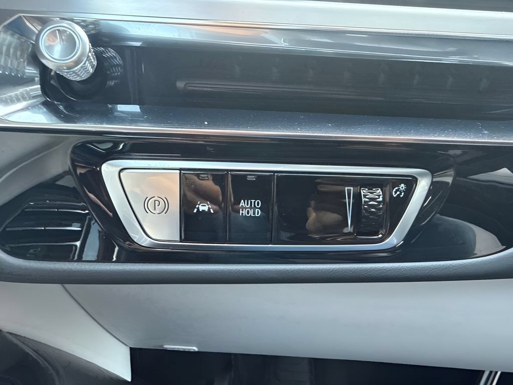 Used 2025 Cadillac Lyriq Luxury RWD image 34