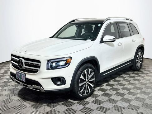 Used 2022 Mercedes-Benz GLB 250 4MATIC w/ Premium Package Lite image 3