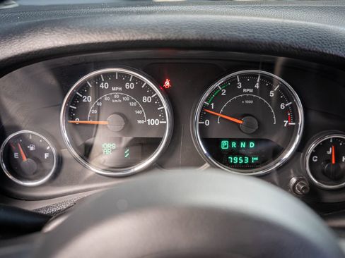 Used 2016 Jeep Wrangler Unlimited Sahara w/ Connectivity Group image 17