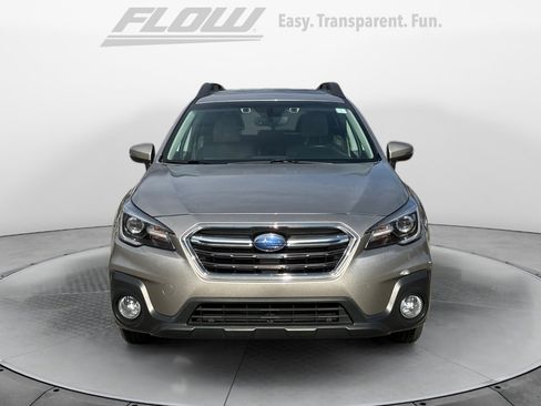Used 2018 Subaru Outback 3.6R Limited image 2