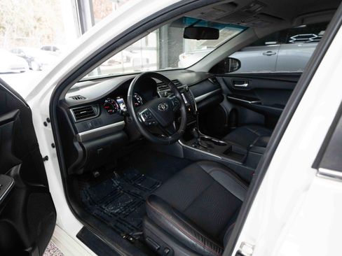 Used 2016 Toyota Camry SE image 8