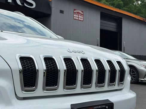 Used 2016 Jeep Cherokee Latitude w/ Comfort/Convenience Group AWD/4WD image 35
