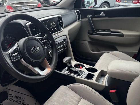 Used 2022 Kia Sportage LX image 9