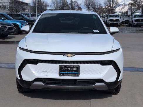 Used 2024 Chevrolet Equinox EV LT w/ LPO, All-Weather Mat Package image 9