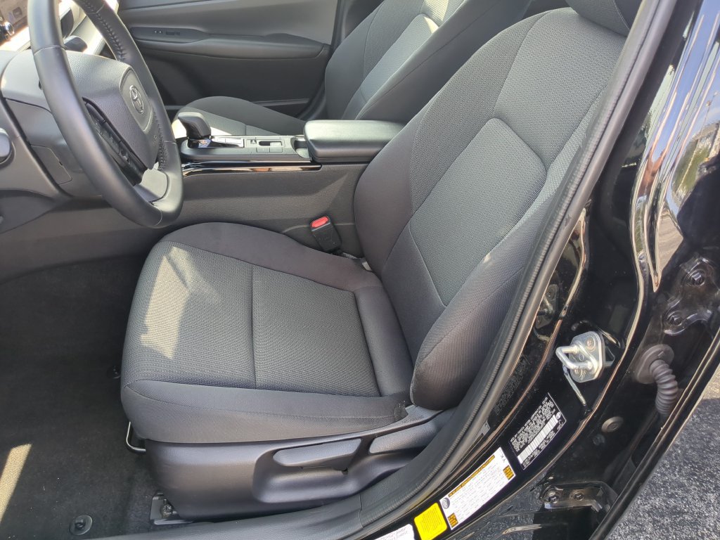 Used 2025 Toyota Prius LE FWD image 19