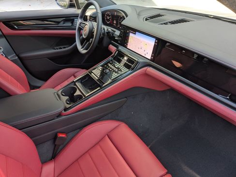 New 2026 Porsche Panamera 4 image 25