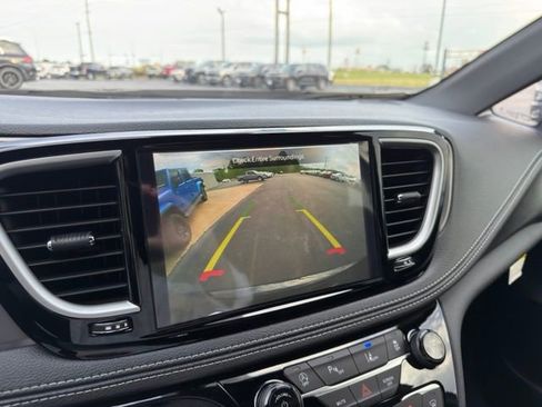 New 2026 Chrysler Pacifica Select image 17