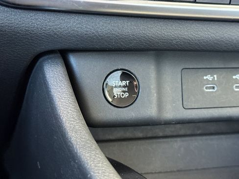 Used 2025 Nissan Rogue SV AWD/4WD image 17