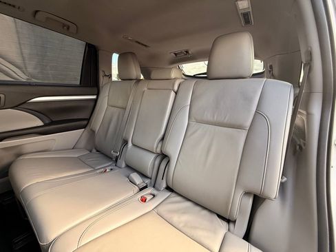 Used 2019 Toyota Highlander XLE image 15