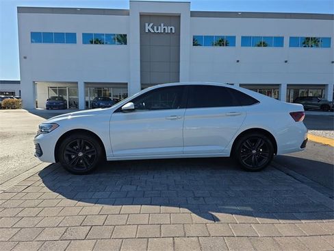 Certified 2024 Volkswagen Jetta SE image 6