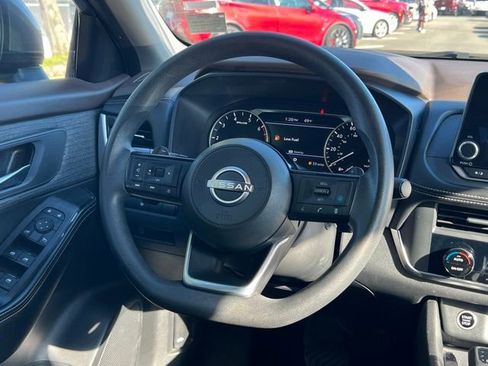 Used 2023 Nissan Rogue SV image 15