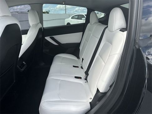 Used 2022 Tesla Model Y Long Range image 26