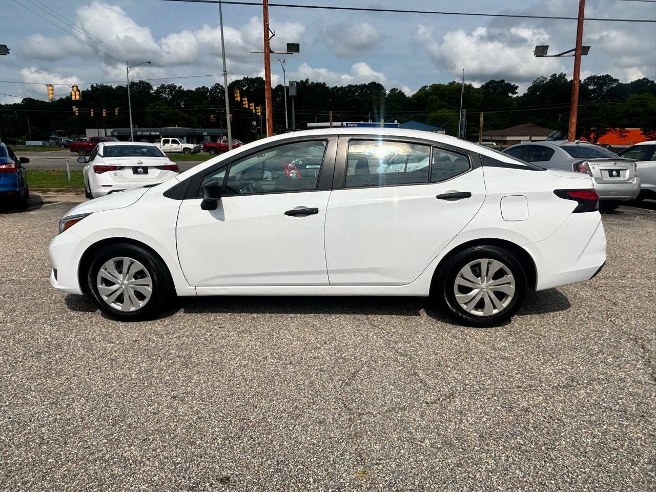 Used 2024 Nissan Versa S FWD image 12