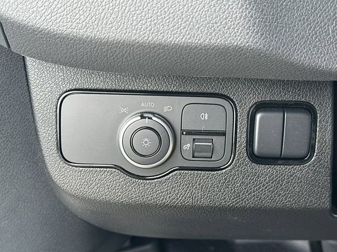Used 2025 Mercedes-Benz Sprinter 2500 image 39
