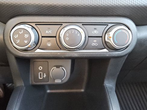 Used 2022 Nissan Kicks S image 10