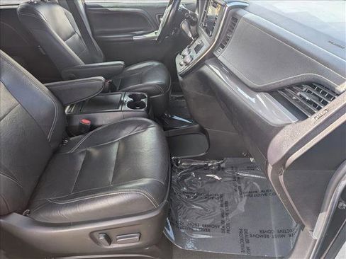 Used 2018 Toyota Sienna SE Premium image 22