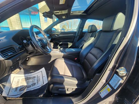 Used 2018 Honda Accord Sport image 19