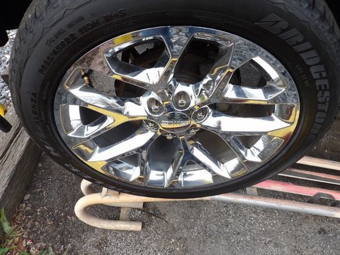 Used 2015 GMC Sierra 1500 SLT w/ Suspension Package, Off-Road image 6