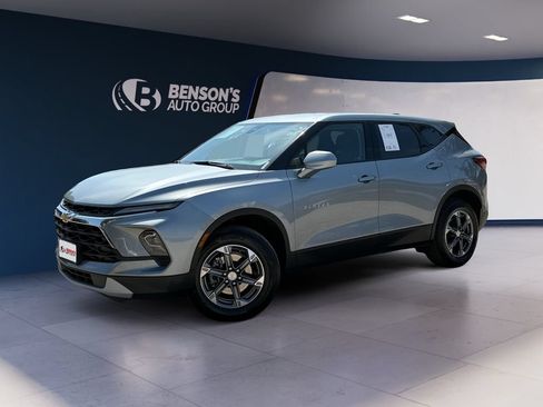 Used 2025 Chevrolet Blazer LT FWD image 1