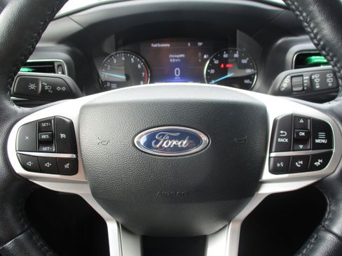 Used 2023 Ford Explorer XLT w/ Equipment Group 202A AWD/4WD image 18