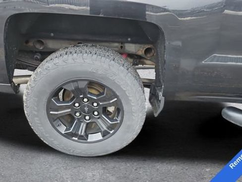 Used 2018 Chevrolet Silverado 1500 LT w/ Midnight Edition image 19