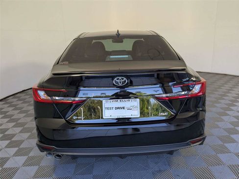 Used 2025 Toyota Camry SE w/ Convenience Package FWD image 7
