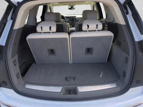 Used 2024 Cadillac XT6 Premium Luxury w/ Technology Package image 6