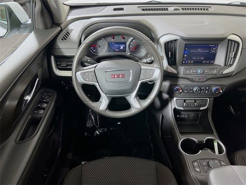 Used 2024 GMC Terrain SLE w/ Driver Convenience Package image 20