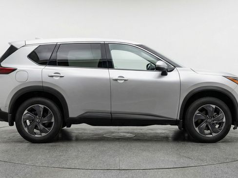 Used 2025 Nissan Rogue SV image 11