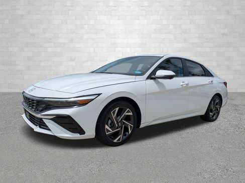Certified 2024 Hyundai Elantra Limited FWD image 5