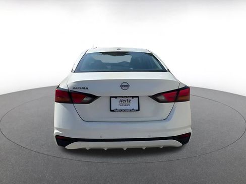 Used 2025 Nissan Altima 2.5 SV FWD image 12