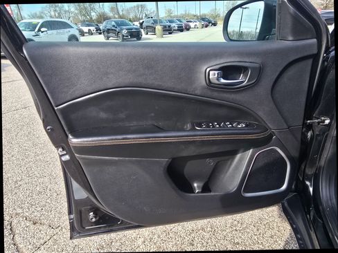 Used 2020 Jeep Compass Limited image 9