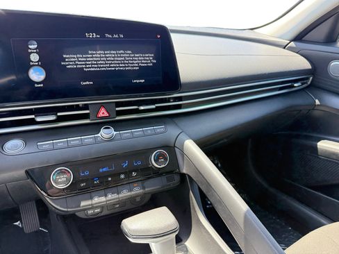 Used 2024 Hyundai Elantra SEL FWD image 12