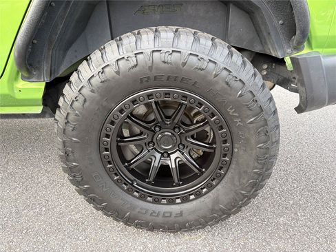 Used 2019 Jeep Wrangler Unlimited Sahara AWD/4WD image 19